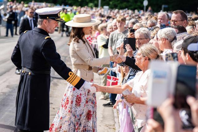 Denmark's King Frederik and Queen Mary greet wellwishers as they arrive at Odense harbor during the royal couple's summer tour to Odense Municipality on June 1, 2026. (Photo by Sebastian Elias Uth / Ritzau Scanpix / AFP) / Denmark OUT
