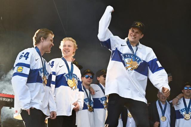 Team Finland hockey players Mikael Granlund (L-R), Konsta Helenius and Jesse Puljujarvi take part in celebrations in Helsinki, Finland on June 1, 2026, one day after Finland won the IIHF Ice Hockey Men's World Championship final match against Switzerland in Zurich. Team Finland hockey players Mikael Granlund (L-R), Konsta Helenius and Jesse Puljujarvi (Photo by Jussi Nukari / Lehtikuva / AFP) / Finland OUT