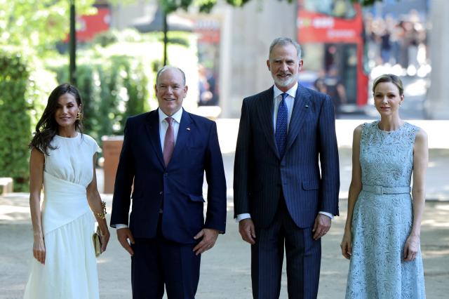 Spain's Felipe VI (2R), Queen Letizia (L), Prince Albert II of Monaco (2L) and Princess Charlene (R) attend the opening of an exhibition marking the 150th anniversary of the establishment of the first diplomatic mission between Spain and Monaco, in Madrid's Botanical Garden on June 1, 2026. (Photo by Thomas COEX / AFP)