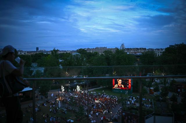 Spectators watch Aryna Sabalenka play Japan's Naomi Osaka on a big screen in the Jardin des Mousquetaires on day 9 of the French Open tennis tournament at the Roland-Garros Complex in Paris on June 1, 2026. (Photo by JULIEN DE ROSA / AFP)