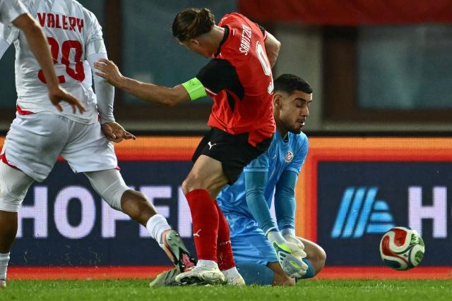 Austria's forward #09 Marcel Sabitzer fails to score past Tunisia's goalkeeper #01 Mouhib Chamakh (R) during the friendly football match between Austria and Tunisia in Vienna, Austria on June 1, 2026 ahead of the 2026 FIFA World Cup football tournament. (Photo by Joe Klamar / AFP)