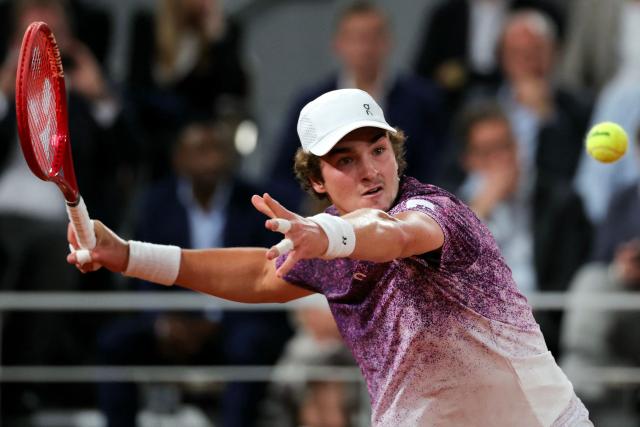 Brazil's Joao Fonseca plays a forehand return to Czech Republic's Jakub Mensik during their men's quarter final singles match on day 10 of the French Open tennis tournament on Court Philippe-Chatrier at the Roland-Garros Complex in Paris on June 2, 2026. (Photo by Thomas SAMSON / AFP)