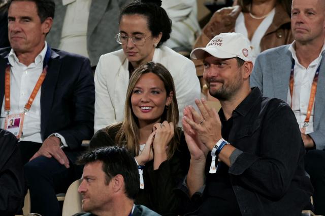 French comedy magician and actor Eric Antoine, and his wife, French TV host Gennifer Demey (l0 watch Brazil's Joao Fonseca playing against Czech Republic's Jakub Mensik during their men's quarter final singles match on day 10 of the French Open tennis tournament on Court Philippe-Chatrier at the Roland-Garros Complex in Paris on June 2, 2026. (Photo by Thomas SAMSON / AFP)