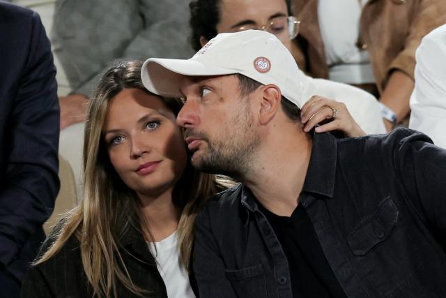 French comedy magician and actor Eric Antoine, and his wife, French TV host Gennifer Demey (l0 watch Brazil's Joao Fonseca playing against Czech Republic's Jakub Mensik during their men's quarter final singles match on day 10 of the French Open tennis tournament on Court Philippe-Chatrier at the Roland-Garros Complex in Paris on June 2, 2026. (Photo by Thomas SAMSON / AFP)