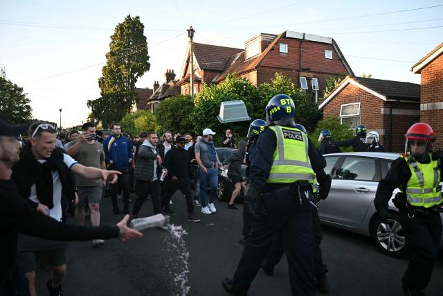 Police officers are attacked by demonstrators near Portswood Police Station, following a protest march in Southampton, southern England, on June 2, 2026, held in reaction to the Police's handling of the detention of victim Henry Nowak, following the conviction of his murderer Vickrum Digwa. Body camera footage of dying student Henry Nowak, who was handcuffed by British police after being stabbed by Sikh man Vickrum Digwa, and falsely accused of racially abusing his murderer sparked outrage Tuesday. (Photo by JUSTIN TALLIS / AFP)