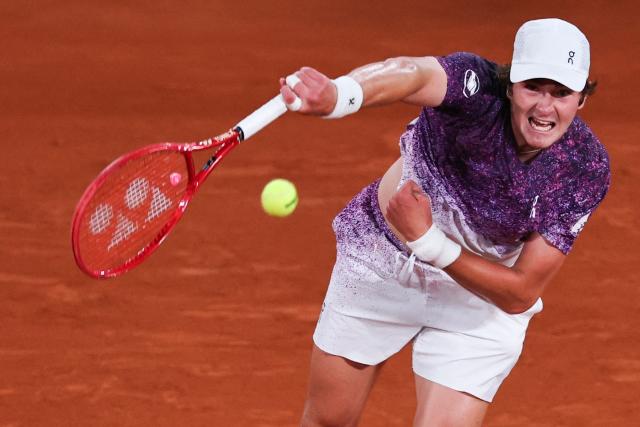 Brazil's Joao Fonseca serves to Czech Republic's Jakub Mensik during their men's quarter final singles match on day 10 of the French Open tennis tournament on Court Philippe-Chatrier at the Roland-Garros Complex in Paris on June 2, 2026. (Photo by Anne-Christine POUJOULAT / AFP)