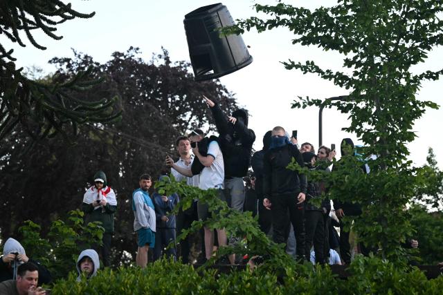 Demonstrators throw an object at near Portswood Police Station in Southampton, southern England, on June 2, 2026, held in reaction to the Police's handling of the detention of victim Henry Nowak, following the conviction of his murderer Vickrum Digwa. Body camera footage of dying student Henry Nowak, who was handcuffed by British police after being stabbed by Sikh man Vickrum Digwa, and falsely accused of racially abusing his murderer sparked outrage Tuesday. (Photo by JUSTIN TALLIS / AFP)
