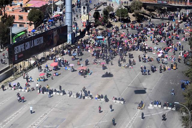 Anti-government demonstrators hold a road blockade in the La Ceja area of El Alto, Bolivia, on June 2, 2026, following days of protests amid growing political tensions and supply shortages affecting different regions of the country. Since last May, workers, peasants, miners, transport workers, and teachers have been calling for urgent action to confront the country’s most severe economic crisis in forty years, and their demands include concrete economic measures as well as the resignation of President Rodrigo Paz. (Photo by Marvin RECINOS / AFP)