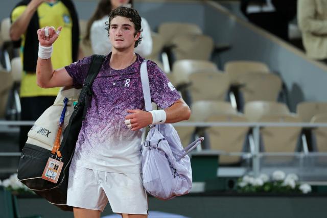 Brazil's Joao Fonseca leaves the court after losing against Czech Republic's Jakub Mensik at the end of their men's quarter final singles match on day 10 of the French Open tennis tournament on Court Philippe-Chatrier at the Roland-Garros Complex in Paris on June 2, 2026. (Photo by Thomas SAMSON / AFP)