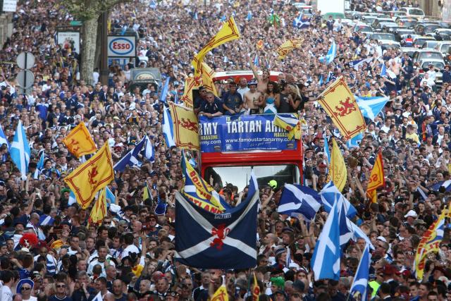 (FILES) Thousands of Scottish fans arrive by foot at the Parc-des-Princes stadium, on September 12, 2007 in Paris, to attend the Euro 2008 qualifying football match between France and Scotland. "No Scotland, no party" is a popular refrain of the Tartan Army and for the first time in 28 years the World Cup will be blessed with their blend of noise, colour and passion. (Photo by Franck FIFE / AFP)