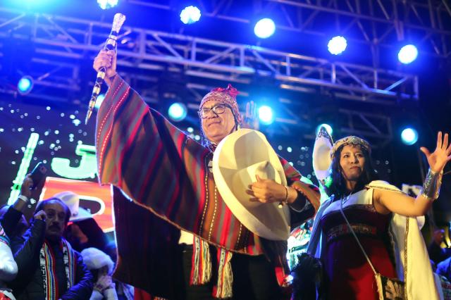 Peru's presidential candidate for the Juntos por el Peru party, Roberto Sanchez, waves during a campaign rally at the Plaza Tupac Amaru in Cusco, Peru, on June 2, 2026. Peruvians will choose their president on June 7, 2026, between right-wing candidate Keiko Fujimori, heir to a political dynasty that divides the nation, and left-wing candidate Roberto Sбnchez—two diametrically opposed visions for a country plagued by instability and crime. (Photo by Jose Angulo / AFP)