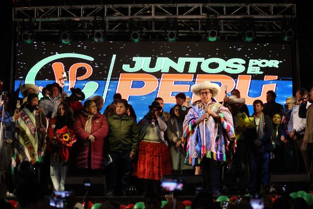 Peru's presidential candidate for the Juntos por el Peru party, Roberto Sanchez, speaks during a campaign rally at the Plaza Tupac Amaru in Cusco, Peru, on June 2, 2026. Peruvians will choose their president on June 7, 2026, between right-wing candidate Keiko Fujimori, heir to a political dynasty that divides the nation, and left-wing candidate Roberto Sбnchez—two diametrically opposed visions for a country plagued by instability and crime. (Photo by Jose Angulo / AFP)
