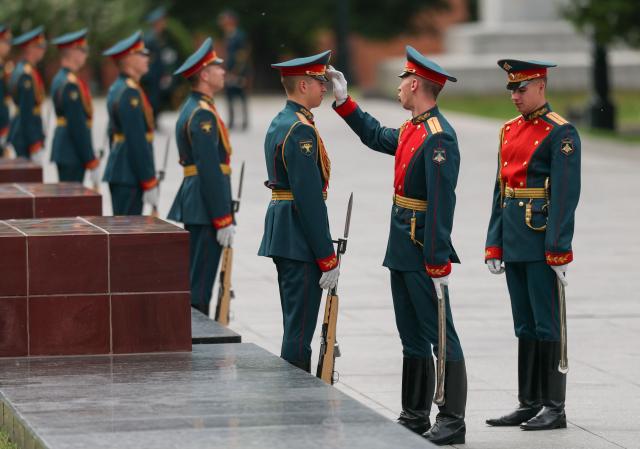 Honour guards prepare for the arrival of Tanzania's President Samia Suluhu Hassan for a wreath-laying ceremony at the Tomb of the Unknown Soldier by the Kremlin wall in Moscow on June 3, 2026. (Photo by Ramil Sitdikov / POOL / AFP)