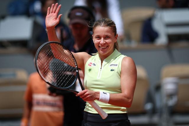 Poland's Maja Chwalinska celebrates her victory at the end of her women's quarter final singles match to Anna Kalinskaya on day 11 of the French Open tennis tournament on Court Philippe-Chatrier at the Roland-Garros Complex in Paris on June 3, 2026. (Photo by Anne-Christine POUJOULAT / AFP)