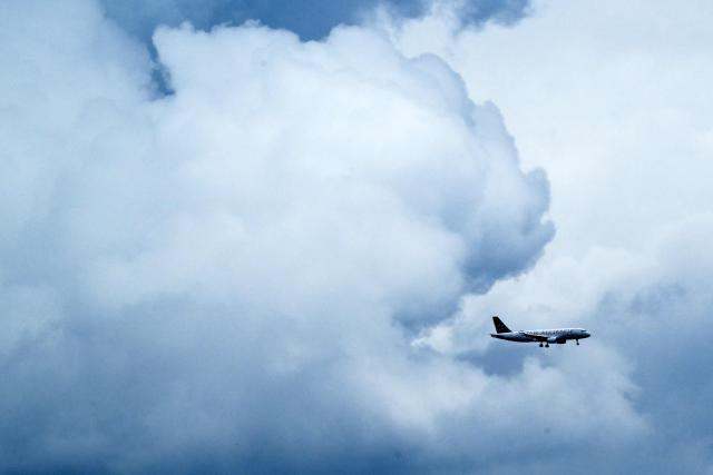 Star alliance airliner flies over the clouds and prepares to landing at Frankfurt International Airport in Frankfurt am Main, western Germany, on June 3, 2026.  (Photo by Kirill KUDRYAVTSEV / AFP)