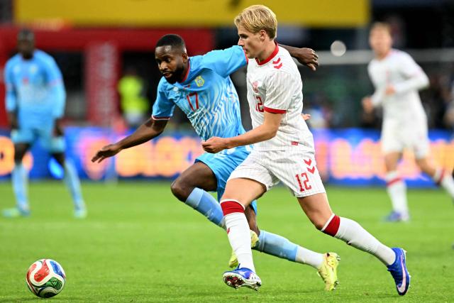 Congo's forward #17 Cedric Bakambu (L) fights for the ball with Denmark's midfielder #12 Victor Froholdt during the international friendly football match between Denmark and DR Congo ahead of the 2026 FIFA World Cup football tournament at the Stade Maurice Dufrasne in Liege on June 3, 2026. (Photo by NICOLAS TUCAT / AFP)