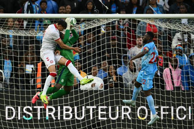 Denmark's forward #11 William Osula (L) fights for the ball with Congo's dgoalkeeper #01 Lionel Mpasi (C) during the international friendly football match between Denmark and DR Congo ahead of the 2026 FIFA World Cup football tournament at the Stade Maurice Dufrasne in Liege on June 3, 2026. (Photo by NICOLAS TUCAT / AFP)