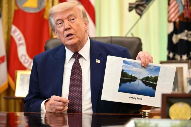 US President Donald Trump holds a picture of the Reflecting Pool on the National Mall as he speaks to the press in the Oval Office of the White House in Washington, DC, on June 3, 2026. (Photo by Mandel NGAN / AFP)