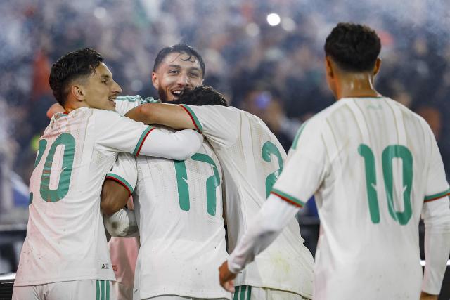Algeria's players celebrate the opening goal during the international friendly football match between the Netherlands and Algeria ahead of the 2026 FIFA World Cup football tournament at the De Kuip stadium in Rotterdam on June 3, 2026. (Photo by Bas Czerwinski / ANP / AFP) / Netherlands OUT