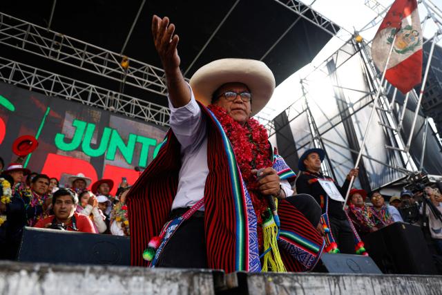 Peru's presidential candidate for the Juntos por el Peru party, Roberto Sanchez, gestures during a campaign rally in Juliaca, Peru on June 3, 2026. Right-wing candidate Keiko Fujimori and leftist Roberto Sanchez will face off in Peru's presidential runoff on June 7, 2026. (Photo by Juan Carlos CISNEROS / AFP)
