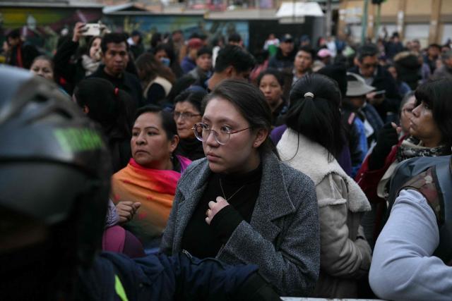 People stand in line to buy chicken amid food shortages caused by the blockades, in La Paz on June 3, 2026. Hundreds of demonstrators demanded on June 1, in Bolivia’s political capital the resignation of President Rodrigo Paz, as one month of protests and road blockades continues across the country with no solution to the crisis in sight. (Photo by Marvin RECINOS / AFP)
