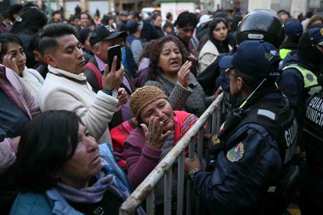 People stand in line to buy chicken amid food shortages caused by the blockades, in La Paz on June 3, 2026. Hundreds of demonstrators demanded on June 1, in Bolivia’s political capital the resignation of President Rodrigo Paz, as one month of protests and road blockades continues across the country with no solution to the crisis in sight. (Photo by Marvin RECINOS / AFP)