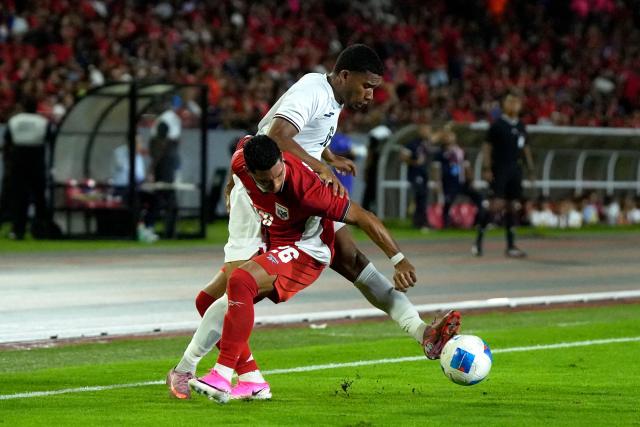 Panama's defender #26 Jorge Gutierrez (L) and Dominican Republic's forward #16 Juan Carlos Pineda (R) fight for the ball during the international friendly football match between Panama and Dominican Republic at the Rommel Fernandez Gutierrez Stadium in Panama City on June 3, 2026. (Photo by ARNULFO FRANCO / AFP)