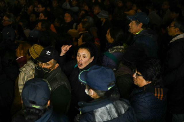 People protest over a lack of chicken amid food shortages caused by the blockades, in La Paz on June 3, 2026. Hundreds of demonstrators demanded on June 1, in Bolivia’s political capital the resignation of President Rodrigo Paz, as one month of protests and road blockades continues across the country with no solution to the crisis in sight. (Photo by Marvin RECINOS / AFP)