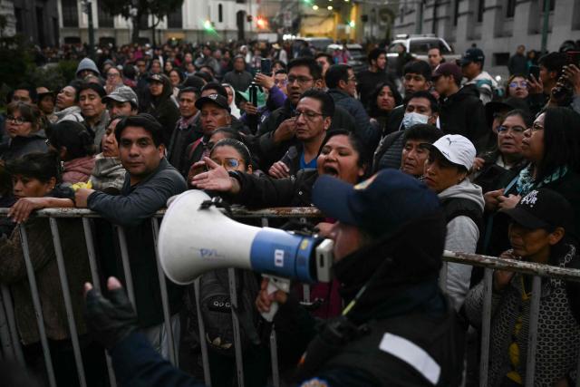 People protest over a lack of chicken amid food shortages caused by the blockades, in La Paz on June 3, 2026. Hundreds of demonstrators demanded on June 1, in Bolivia’s political capital the resignation of President Rodrigo Paz, as one month of protests and road blockades continues across the country with no solution to the crisis in sight. (Photo by Marvin RECINOS / AFP)