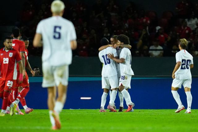 Dominican Republic's forward #09 Mariano Diaz (C) celebrates with teammates after scoring his team's first goal during the international friendly football match between Panama and Dominican Republic at the Rommel Fernandez Gutierrez Stadium in Panama City on June 3, 2026. (Photo by ARNULFO FRANCO / AFP)