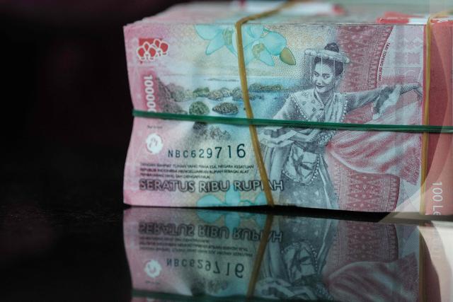 Bundles of Indonesian rupiah banknotes are pictured at a currency exchange office in Jakarta on June 4, 2026, after the rupiah weakened beyond 18,000 per US dollar for the first time. (Photo by Yasuyoshi Chiba / AFP)