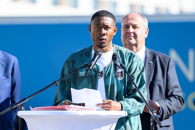 Austria's national football team player David Alaba speaks as the team arrives to board a plane before the team departed from the Schwechat airport near Vienna, Austria, on June 4, 2026, ahead of the FIFA 2026 World Cup. (Photo by MAX SLOVENCIK / APA / AFP) / Austria OUT