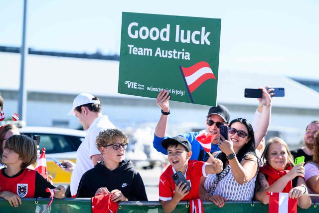 Fans cheer as members of Austria's national football team departed from the Schwechat airport near Vienna, Austria, on June 4, 2026, ahead of the FIFA 2026 World Cup. (Photo by MAX SLOVENCIK / APA / AFP) / Austria OUT