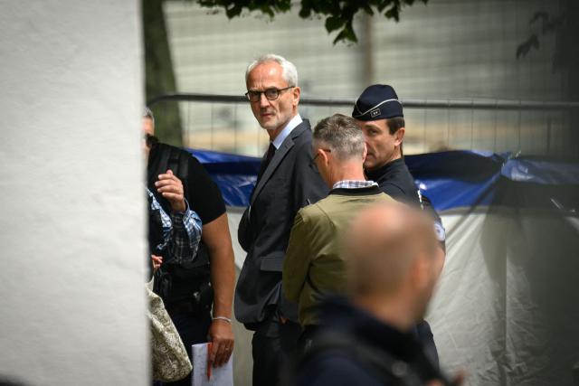 Nantes republic prosecutor Antoine Leroy arrives at the site where a young man in his twenties has been shot dead in a high-crime neighborhood of Nantes, western France, on June 4, 2026. It is the fourth such death in the city since late April, according to police sources. Police officers, after being called to the scene following reports of gunfire, discovered the body of the man in the La Bottiere neighborhood. (Photo by Loic VENANCE / AFP)