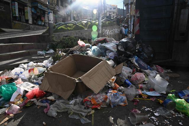 Accumulated garbage is seen in a street in La Paz on June 4, 2026, amid growing political tensions and supply shortages affecting different regions of the country. The accumulation of waste in the city reached critical levels between late May and early June, posing a serious public health and environmental risk. The disruption of garbage collection services has been attributed to road blockades and, mainly, to a shortage of diesel fuel for collection trucks. (Photo by Aizar RALDES / AFP)