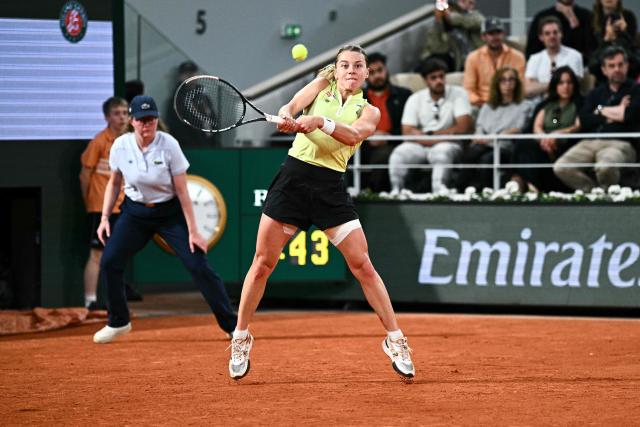 Poland's Maja Chwalinska plays a backhand return to Russia's Diana Shnaider during their women's semi final singles match on day 12 of the French Open tennis tournament on Court Philippe-Chatrier at the Roland-Garros Complex in Paris on June 4, 2026. (Photo by JULIEN DE ROSA / AFP)