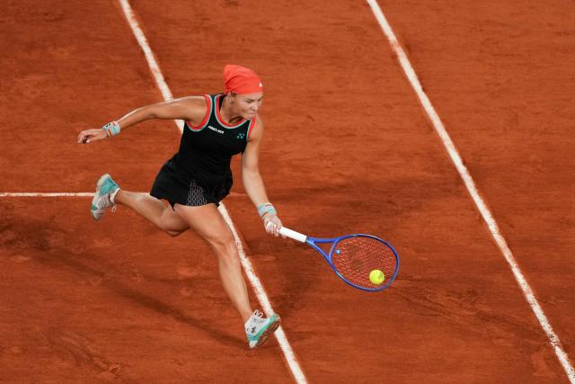 Russia's Diana Shnaider plays a forehand return to Poland's Maja Chwalinska during their women's semi final singles match on day 12 of the French Open tennis tournament on Court Philippe-Chatrier at the Roland-Garros Complex in Paris on June 4, 2026. (Photo by Dimitar DILKOFF / AFP)