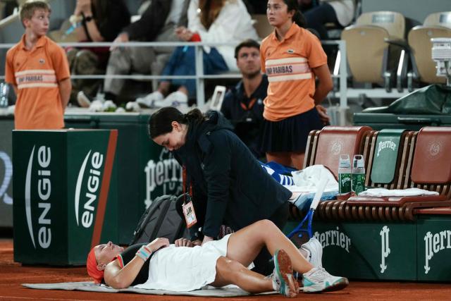 Russia's Diana Shnaider receives medical treatment as she plays against Poland's Maja Chwalinska during their women's semi final singles match on day 12 of the French Open tennis tournament on Court Philippe-Chatrier at the Roland-Garros Complex in Paris on June 4, 2026. (Photo by Dimitar DILKOFF / AFP)
