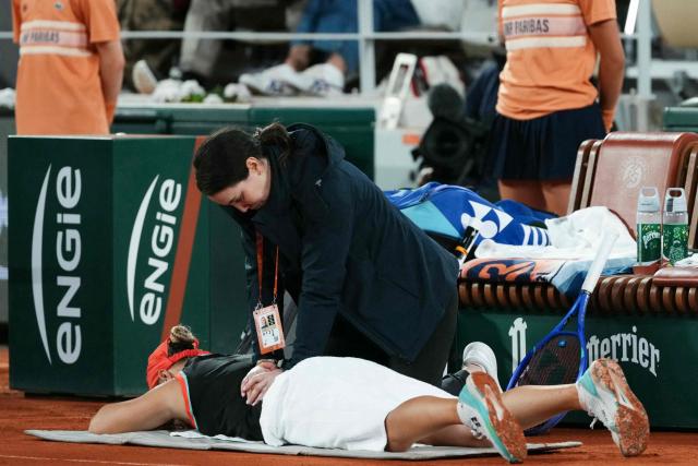 Russia's Diana Shnaider receives medical treatment as she plays against Poland's Maja Chwalinska during their women's semi final singles match on day 12 of the French Open tennis tournament on Court Philippe-Chatrier at the Roland-Garros Complex in Paris on June 4, 2026. (Photo by Dimitar DILKOFF / AFP)