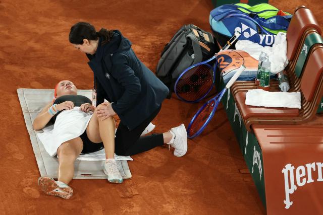 Russia's Diana Shnaider receives medical treatment as she plays against Poland's Maja Chwalinska in their women's semi final singles match on day 12 of the French Open tennis tournament on Court Philippe-Chatrier at the Roland-Garros Complex in Paris on June 4, 2026. (Photo by ALAIN JOCARD / AFP)