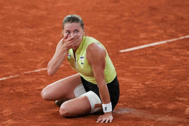 Poland's Maja Chwalinska celebrates after winning against Russia's Diana Shnaider at the end of their women's semi final singles match on day 12 of the French Open tennis tournament on Court Philippe-Chatrier at the Roland-Garros Complex in Paris on June 4, 2026. (Photo by Dimitar DILKOFF / AFP)