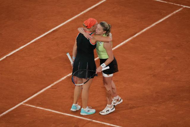 Poland's Maja Chwalinska (R) and Russia's Diana Shnaider (L) embrace at the end of their women's semi final singles match on day 12 of the French Open tennis tournament on Court Philippe-Chatrier at the Roland-Garros Complex in Paris on June 4, 2026. (Photo by Thomas SAMSON / AFP)
