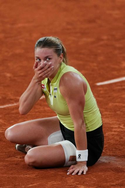 Poland's Maja Chwalinska celebrates after winning against Russia's Diana Shnaider at the end of their women's semi final singles match on day 12 of the French Open tennis tournament on Court Philippe-Chatrier at the Roland-Garros Complex in Paris on June 4, 2026. (Photo by Dimitar DILKOFF / AFP)