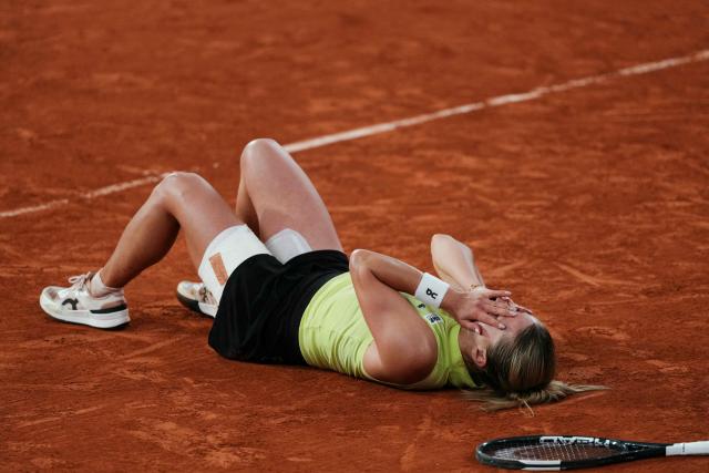 Poland's Maja Chwalinska celebrates after winning against Russia's Diana Shnaider at the end of their women's semi final singles match on day 12 of the French Open tennis tournament on Court Philippe-Chatrier at the Roland-Garros Complex in Paris on June 4, 2026. (Photo by Dimitar DILKOFF / AFP)