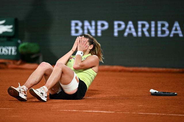 Poland's Maja Chwalinska celebrates after winning against Russia's Diana Shnaider at the end of their women's semi final singles match on day 12 of the French Open tennis tournament on Court Philippe-Chatrier at the Roland-Garros Complex in Paris on June 4, 2026. (Photo by JULIEN DE ROSA / AFP)