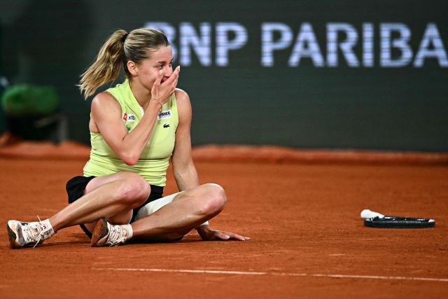 Poland's Maja Chwalinska celebrates after winning against Russia's Diana Shnaider at the end of their women's semi final singles match on day 12 of the French Open tennis tournament on Court Philippe-Chatrier at the Roland-Garros Complex in Paris on June 4, 2026. (Photo by JULIEN DE ROSA / AFP)