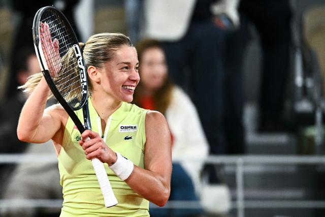 Poland's Maja Chwalinska celebrates after winning against Russia's Diana Shnaider at the end of their women's semi final singles match on day 12 of the French Open tennis tournament on Court Philippe-Chatrier at the Roland-Garros Complex in Paris on June 4, 2026. (Photo by JULIEN DE ROSA / AFP)