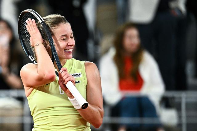 Poland's Maja Chwalinska celebrates after winning against Russia's Diana Shnaider at the end of their women's semi final singles match on day 12 of the French Open tennis tournament on Court Philippe-Chatrier at the Roland-Garros Complex in Paris on June 4, 2026. (Photo by JULIEN DE ROSA / AFP)