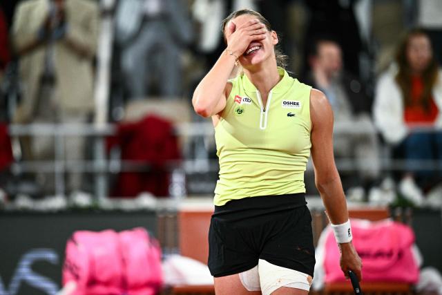 Poland's Maja Chwalinska celebrates after winning against Russia's Diana Shnaider at the end of their women's semi final singles match on day 12 of the French Open tennis tournament on Court Philippe-Chatrier at the Roland-Garros Complex in Paris on June 4, 2026. (Photo by JULIEN DE ROSA / AFP)