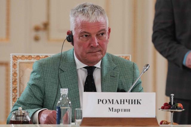 DPA Head of News Service Martin Romanczyk attends a meeting of Russian President Vladimir Putin with representatives of international news agencies on the sidelines of the St. Petersburg International Economic Forum at the Constantine Palace in Saint Petersburg on June 4, 2026. (Photo by Dmitry LOVETSKY / POOL / AFP)